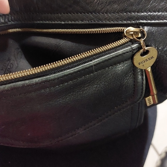Fossil Classic Black Leather Purse - Picture 5 of 15